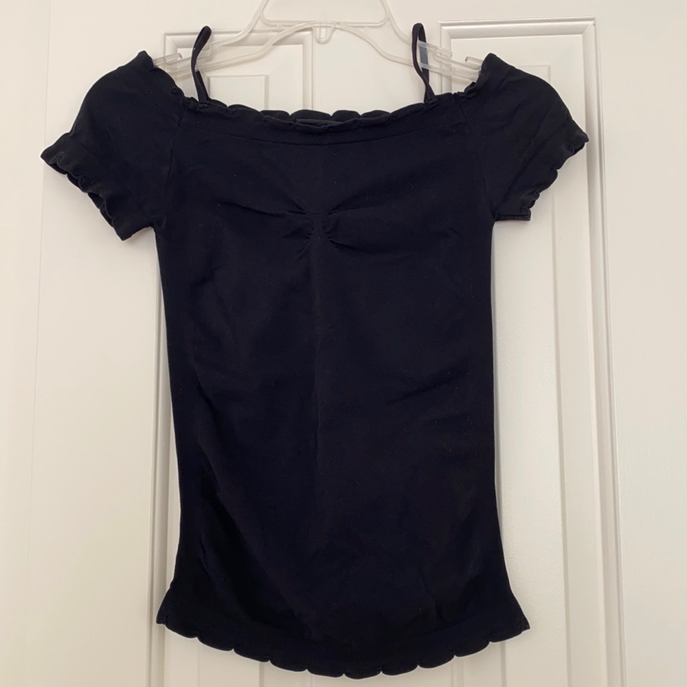 Blk off the shoulder top with stretch for a great curvy fit😎